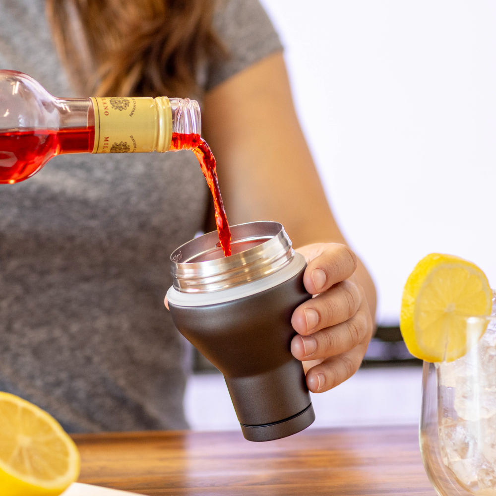 cocktail-shaker-lid-t2 Cocktail_Shaker_lifestyle_2_b714e13d-dd84-4844-956f-11cddc294041.png